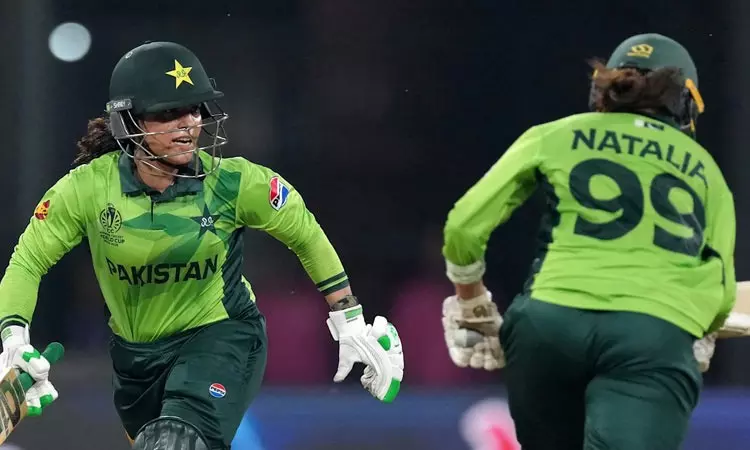 மகளிர் உலகக்கோப்பை கிரிக்கெட்: விதிமுறைகளை மீறிய பாகிஸ்தான் வீராங்கனை - ஐ.சி.சி. எச்சரிக்கை மகளிர் உலகக்கோப்பை கிரிக்கெட்: விதிமுறைகளை மீறிய பாகிஸ்தான் வீராங்கனை - ஐ.சி.சி. எச்சரிக்கை