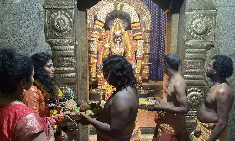 ஓசூர் பிரத்யங்கிரா தேவி கோவிலில் மிளகாய் வத்தல் யாகம்