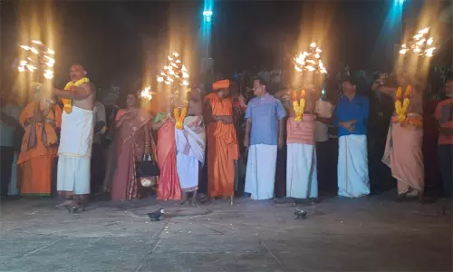 புரட்டாசி பௌர்ணமி... கன்னியாகுமரி முக்கடல் சங்கமத்தில் மகா சமுத்திர தீர்த்த ஆரத்தி புரட்டாசி பௌர்ணமி... கன்னியாகுமரி முக்கடல் சங்கமத்தில் மகா சமுத்திர தீர்த்த ஆரத்தி