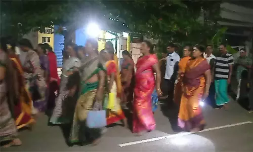 புகழிமலையில் பௌர்ணமி கிரிவலம்.. திரளான பக்தர்கள் பங்கேற்பு
