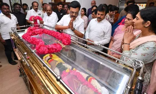 பிரேமலதா விஜயகாந்த் தாயார் மறைவு: முதல்-அமைச்சர் மு.க.ஸ்டாலின் நேரில் அஞ்சலி