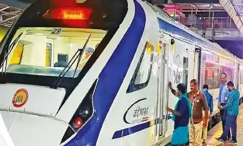 வந்தே பாரத் ரெயில் இனி கோவில்பட்டியில் நின்று செல்லும் என அறிவிப்பு வந்தே பாரத் ரெயில் இனி கோவில்பட்டியில் நின்று செல்லும் என அறிவிப்பு