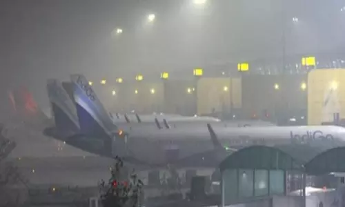 டெல்லியில் கனமழை: விமான சேவை பாதிப்பு