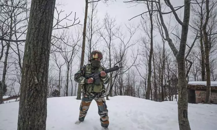 காஷ்மீர்: ரோந்து பணியின்போது ராணுவ வீரர்கள் மாயம் - தேடுதல் பணி தீவிரம்