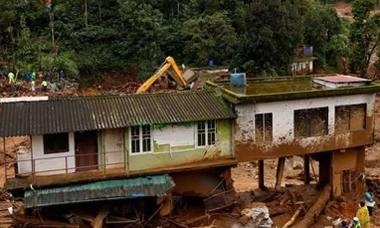 வயநாடு நிலச்சரிவு: பாதிக்கப்பட்டோரிடம் கடன்களை வசூலிக்க வங்கிகளுக்கு தடை