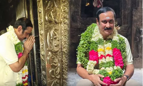 காந்திமதி அம்மன் கோவிலில் அன்புமணி ராமதாஸ் சாமி தரிசனம்