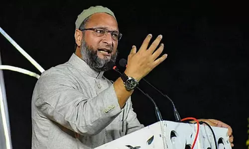 சுப்ரீம் கோர்ட்டு தலைமை நீதிபதி மீது காலணி வீசியவர் முஸ்லிம் என்றால்... கொளுத்தி போட்ட ஒவைசி