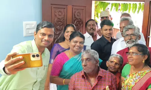 கோவில்பட்டியில் கலைஞரின் கனவு இல்ல திட்டத்தில் 72 வீடுகள் திறப்பு: செல்பி எடுத்து அசத்திய கலெக்டர்