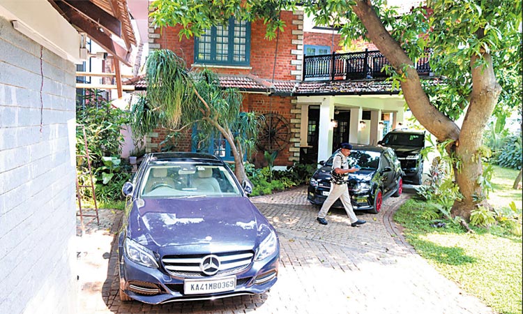 கார் இறக்குமதி மோசடி: நடிகர்களுக்கு நோட்டீஸ் அனுப்ப அமலாக்கத்துறை முடிவு