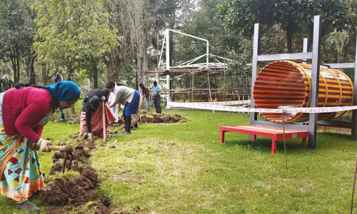 ஊட்டியில் ரூ.40 லட்சம் செலவில் நாய்களுக்கான பூங்கா அமைக்கும் பணிகள் தீவிரம் ஊட்டியில் ரூ.40 லட்சம் செலவில் நாய்களுக்கான பூங்கா அமைக்கும் பணிகள் தீவிரம்