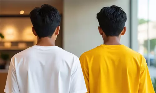“எங்கே சென்றாலும் தேடி வருகிறீர்களே?” - சப்-இன்ஸ்பெக்டர், ஏட்டுவை அரிவாளால் வெட்ட முயன்ற வாலிபர்கள்