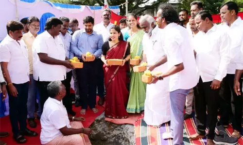 சென்னை: ரூ.1.38 கோடி மதிப்பில் புதிய திட்டப்பணிகளுக்கு அடிக்கல் நாட்டினார் மேயர் பிரியா சென்னை: ரூ.1.38 கோடி மதிப்பில் புதிய திட்டப்பணிகளுக்கு அடிக்கல் நாட்டினார் மேயர் பிரியா