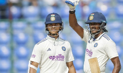 2வது டெஸ்ட் போட்டி - இந்தியா 318 ரன்கள் குவிப்பு