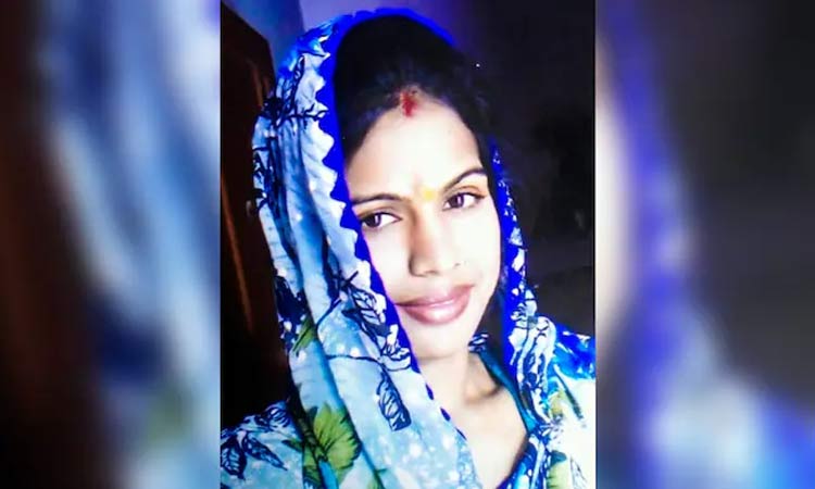 பைக் மீது லாரி மோதி விபத்து; கணவன் கண்முன்னே இளம்பெண் உடல்நசுங்கி பலி