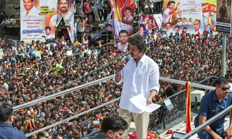 அக்.17ல் கரூர் செல்கிறார் விஜய்? அக்.17ல் கரூர் செல்கிறார் விஜய்?