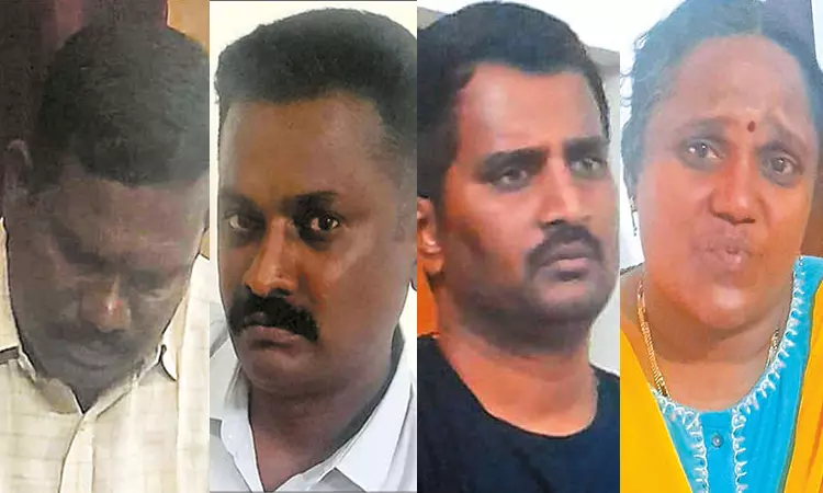 அரிசி கடத்தலை கண்டு கொள்ளாமல் இருக்க ரூ.15 ஆயிரம் லஞ்சம் - 4 போலீசார் அதிரடி கைது