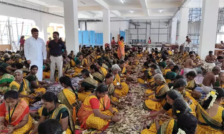 திருச்செந்தூர் கோவிலில் உண்டியல் வருமானம் ரூ.5¼ கோடி