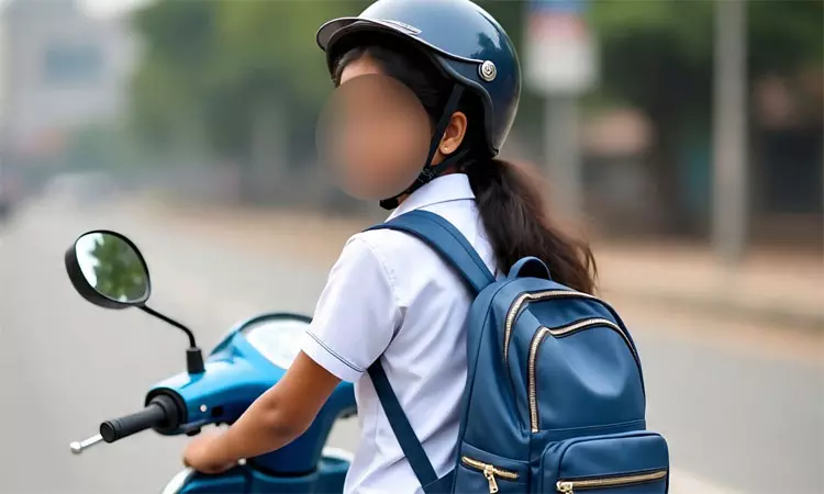 10-ம் வகுப்பு மாணவி ஓட்டிச்சென்ற ஸ்கூட்டர் மோதி தூக்கி வீசப்பட்ட தொழிலாளி.. அடுத்து நடந்த அதிர்ச்சி