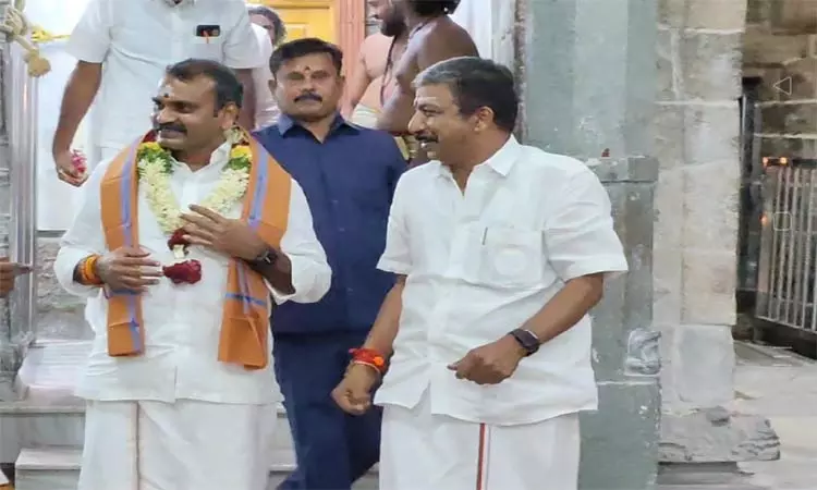 பழனி முருகன் கோவிலில் மத்திய இணை மந்திரி எல்.முருகன் சாமி தரிசனம் பழனி முருகன் கோவிலில் மத்திய இணை மந்திரி எல்.முருகன் சாமி தரிசனம்