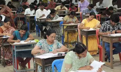 தமிழகத்தில் முதுநிலை பட்டதாரி ஆசிரியர்களுக்கான தேர்வு திட்டமிட்டபடி நாளை நடைபெறும்