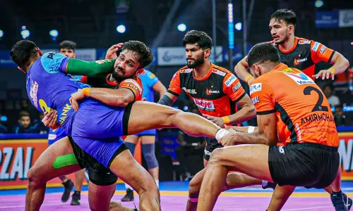 புரோ கபடி லீக்: பெங்கால் வாரியர்ஸை வீழ்த்திய யு மும்பா புரோ கபடி லீக்: பெங்கால் வாரியர்ஸை வீழ்த்திய யு மும்பா