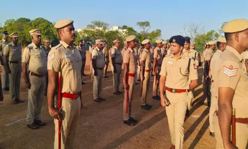 தூத்துக்குடியில் போலீசாரின் கவாத்து பயிற்சி: எஸ்.பி. ஆய்வு