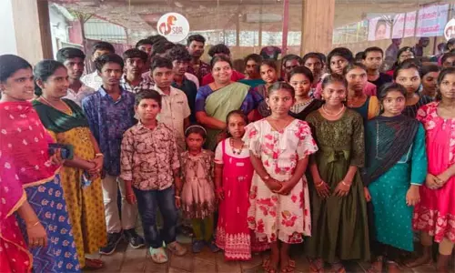 தூத்துக்குடியில் ஆதரவற்ற குழந்தைகளுடன் தீபாவளி கொண்டாடிய அமைச்சர் கீதாஜீவன்