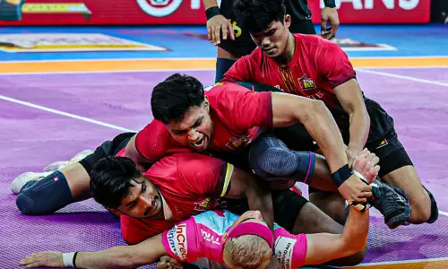 புரோ கபடி லீக்: ஜெய்ப்பூர் அணியை வீழ்த்தி பெங்களூரு வெற்றி