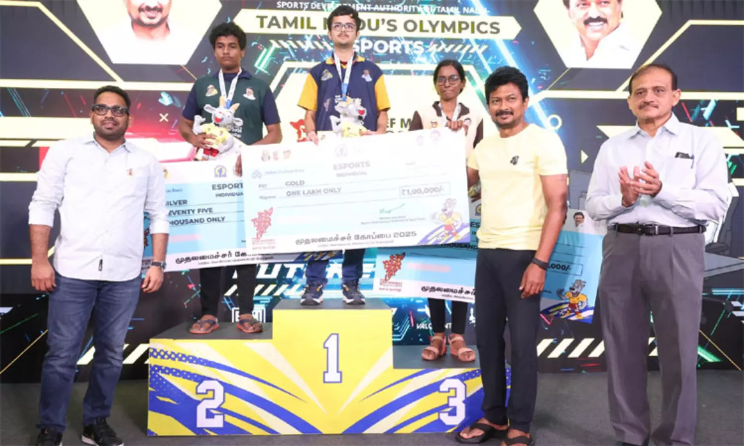 முதல்-அமைச்சர் கோப்பை: இ-ஸ்போர்ட்ஸ் விளையாட்டில் வெற்றி பெற்றவர்களுக்கு பரிசு வழங்கினார் உதயநிதி...