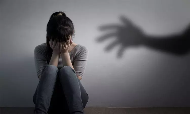 உ.பி.யில் அவலம்; 11-ம் வகுப்பு மாணவி மாந்தோப்பில் 5 பேர் கும்பலால் பலாத்காரம்