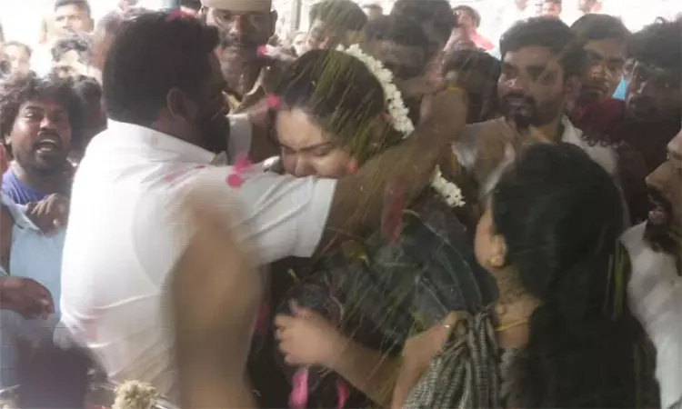 ரவுடி நாகேந்திரன் உடல் முன்னே திருமணம் செய்துகொண்ட இளையமகன் அஜித்