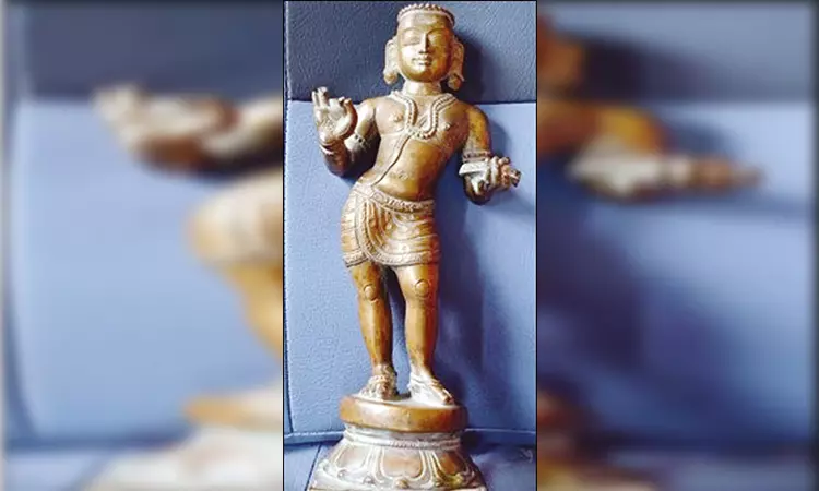 உசிலம்பட்டி அம்மன் கோவிலில் இருந்து திருடப்பட்ட மாணிக்கவாசகர் சிலை மீட்பு - இருவர் கைது