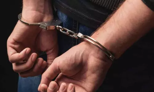 ஏ.டி.எம். எந்திரத்தை உடைத்து கொள்ளை முயற்சி: தொழிலாளி கைது