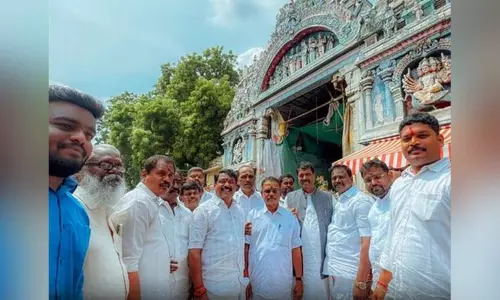 மதுரை மீனாட்சி அம்மன் கோவிலில் நயினார் நாகேந்திரன் சாமி தரிசனம் மதுரை மீனாட்சி அம்மன் கோவிலில் நயினார் நாகேந்திரன் சாமி தரிசனம்