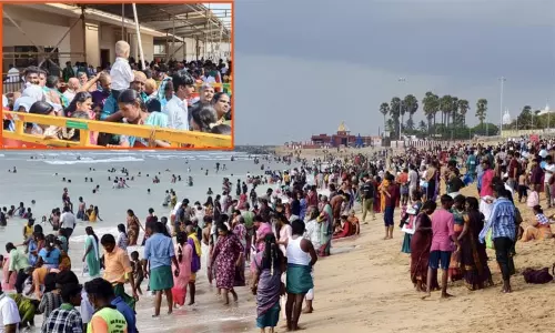 விடுமுறை தினம்.. திருச்செந்தூர் சுப்பிரமணிய சுவாமி கோவிலில் குவிந்த பக்தர்கள்