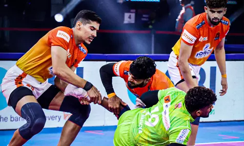 புரோ கபடி லீக்: டெல்லி அணியை வீழ்த்தி புனேரி பால்டன் வெற்றி