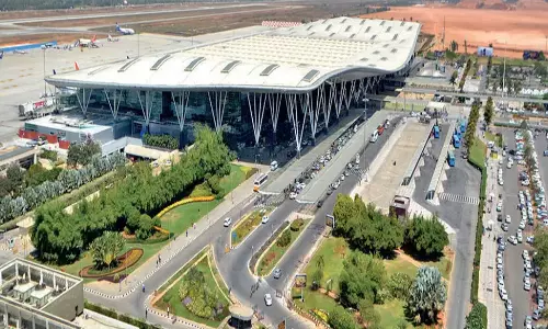 பெங்களூரு விமான நிலையத்தில் ரூ.50 கோடி மதிப்பிலான போதைப்பொருட்கள் பறிமுதல் - 3 வெளிநாட்டு பயணிகள் கைது