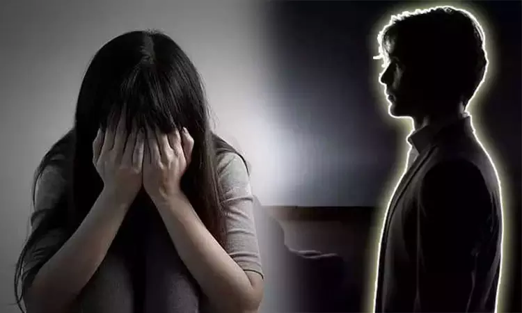 நர்சுக்கு பாலியல் தொல்லை கொடுத்த வாலிபருக்கு தர்மஅடி