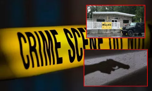 அமெரிக்காவில் பாரில் துப்பாக்கி சூடு: 4 பேர் பலி; 20 பேர் காயம் அமெரிக்காவில் பாரில் துப்பாக்கி சூடு: 4 பேர் பலி; 20 பேர் காயம்