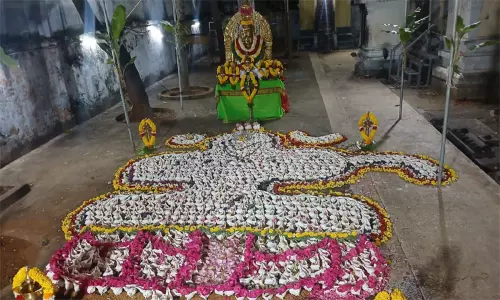 கன்னியாகுமரி குகநாதீஸ்வரர் கோவிலில் 1008 சங்காபிஷேகம் கன்னியாகுமரி குகநாதீஸ்வரர் கோவிலில் 1008 சங்காபிஷேகம்