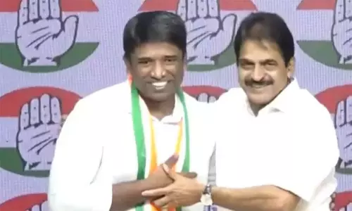 காங்கிரசில் இணைந்த முன்னாள் ஐஏஎஸ் அதிகாரி காங்கிரசில் இணைந்த முன்னாள் ஐஏஎஸ் அதிகாரி