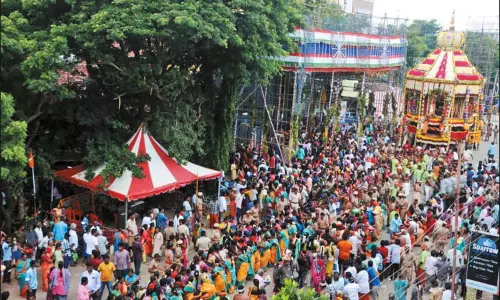 மணலி புதுநகர் அய்யா வைகுண்ட தர்மபதி தேரோட்டம்: ஏராளமான பக்தர்கள் பங்கேற்பு
