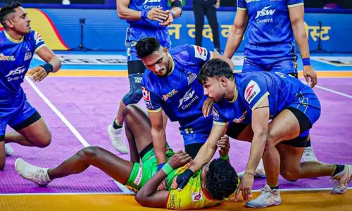 புரோ கபடி லீக்; பாட்னாவை வீழ்த்திய அரியானா ஸ்டீலர்ஸ் புரோ கபடி லீக்; பாட்னாவை வீழ்த்திய அரியானா ஸ்டீலர்ஸ்