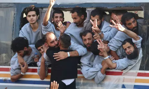 காசா போர் நிறுத்த ஒப்பந்தம் பணயக்கைதிகள் விடுதலை நிம்மதி அளிக்கிறது - இங்கிலாந்து பிரதமர்