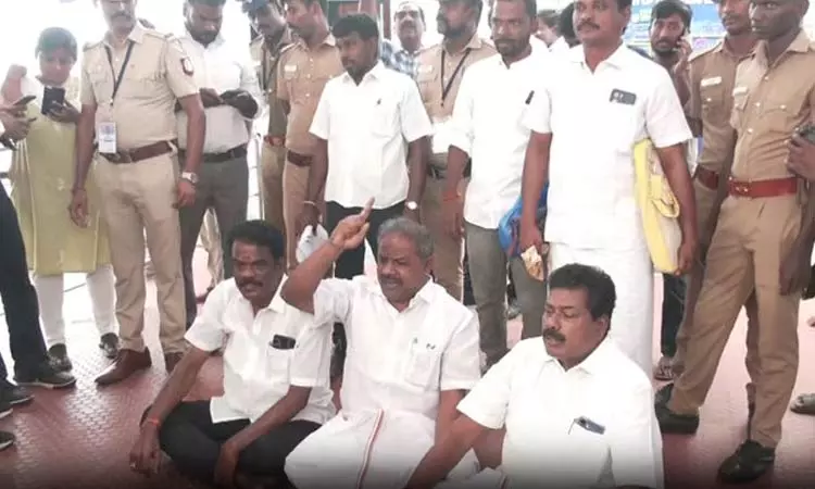 சட்டசபையில் அன்புமணி ஆதரவு எம்.எல்.ஏ.க்கள் தர்ணா போராட்டம் - பரபரப்பு