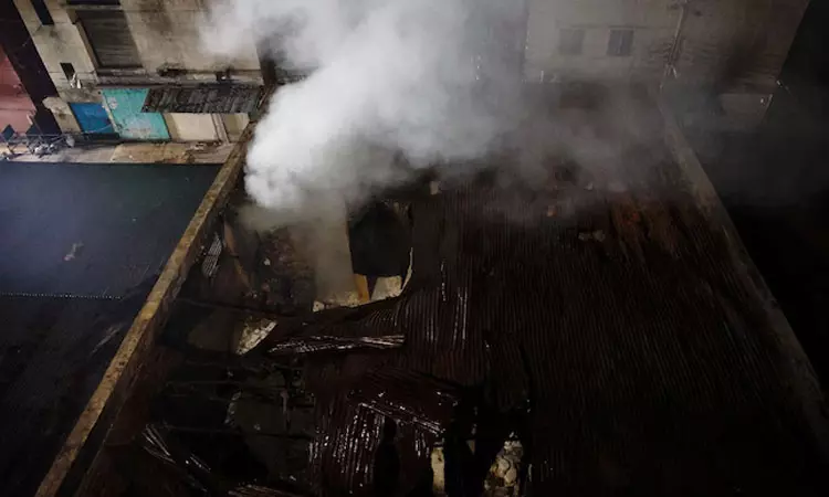 வங்காளதேசத்தில் ஜவுளி ஆலையில் தீ விபத்து; 16 தொழிலாளர்கள் பலி