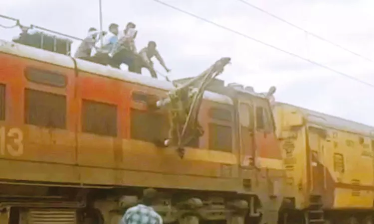 மின்கம்பி அறுந்ததால் காட்டுப்பகுதியில் நின்ற ராமேஸ்வரம் எக்ஸ்பிரஸ்: பயணிகள் அவதி