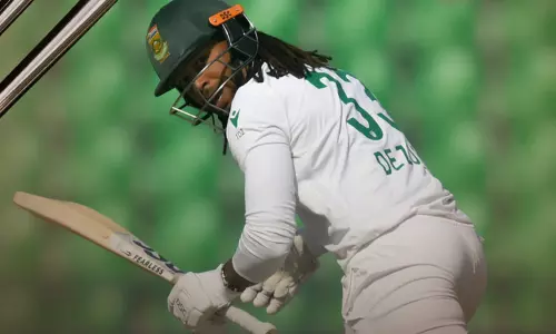 பாகிஸ்தானுக்கு எதிரான முதல்  டெஸ்ட்: தென் ஆப்பிரிக்க அணி தடுமாற்றம்