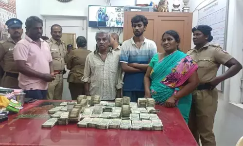 ஆன்லைன் லாட்டரி சீட்டு விற்ற பாஜக பிரமுகர் கைது; ரூ. 22 லட்சம் பறிமுதல் ஆன்லைன் லாட்டரி சீட்டு விற்ற பாஜக பிரமுகர் கைது; ரூ. 22 லட்சம் பறிமுதல்