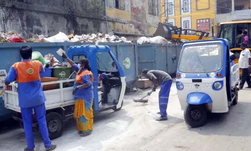ராயபுரம் மற்றும் திரு.வி.க நகர் மண்டலங்களில்  1 லட்சத்து 2 ஆயிரம் டன் குப்பைகள் அகற்றம்